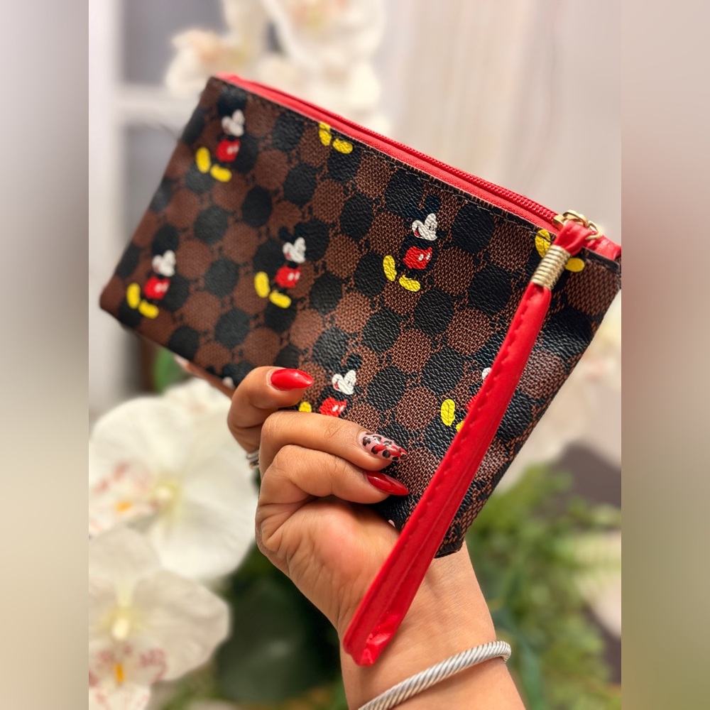 Mickey Mouse Print
Clutch Wristlet